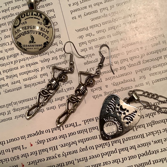 🌸 OUIJA SILVER 18" NECKLACE WITCHING HOUR PENDANT MAGIC EYE READER SPELL HOUR - Picture 9 of 11